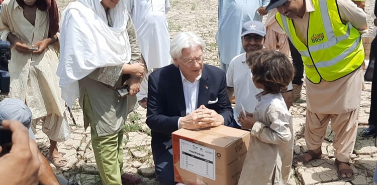 جرمن قونصل جنرل کی جانب سے سیلاب متاثرین میں راشن تقسیم