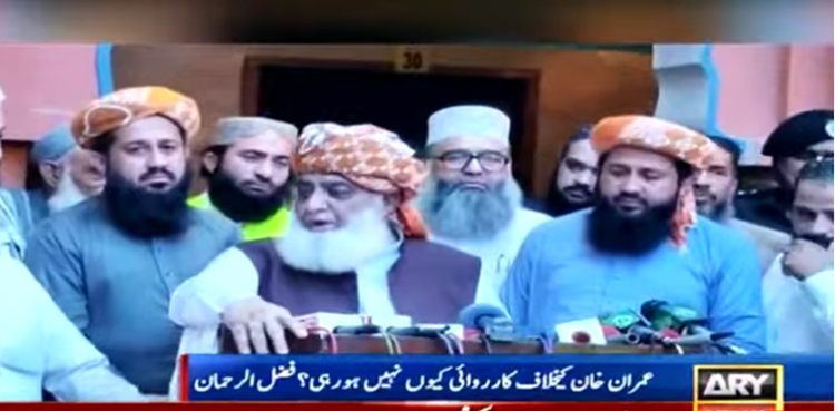 عمران خان نے پاکستان کے شریف سیاستدانوں کو بدنام کیا، مولانا فضل الرحمان