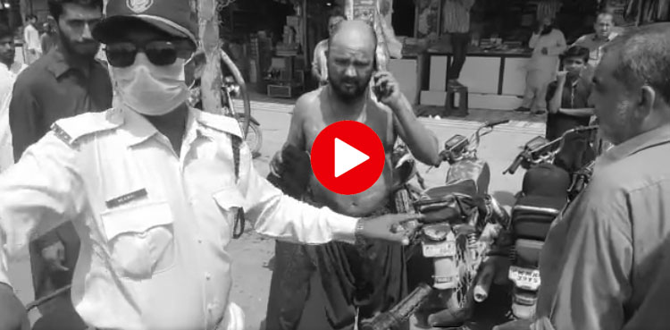 کراچی میں تیزاب گردی، ٹریفک اہلکار مدد کو پہنچ گیا
