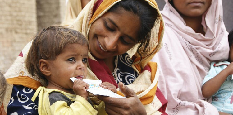 سیلاب زدہ حاملہ خواتین اور بچوں کے لیے غذائی ساشے متعارف کرانے کا فیصلہ