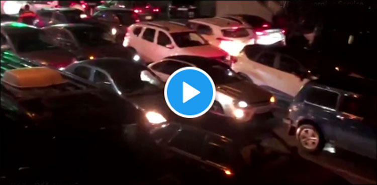 وزارت دفاع کے اعلان کے بعد ہزاروں روسیوں کی ملک سے فرار کی کوشش
