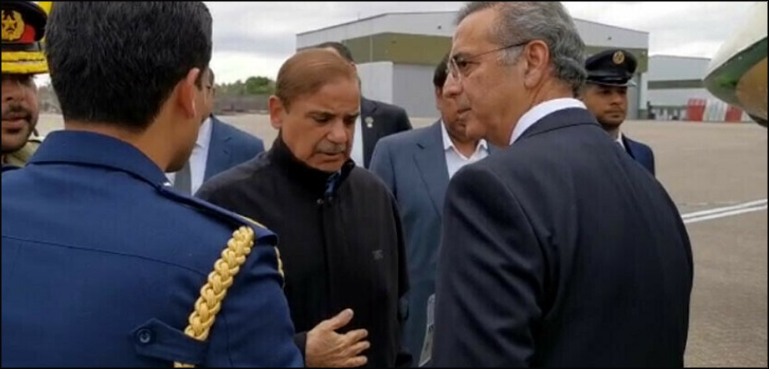 وزیر اعظم شہباز شریف دورہ برطانیہ مکمل کر کے لندن سے نیویارک روانہ