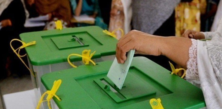 ملک کے 11 حلقوں میں ضمنی انتخابات کا سیاسی دنگل اتوار کو سجے گا