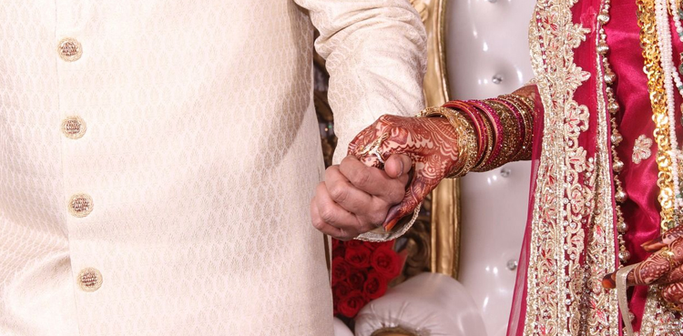 کراچی میں ڈاکوؤں نے دولہے کو لوٹ لیا، ویڈیو سامنے آگئی