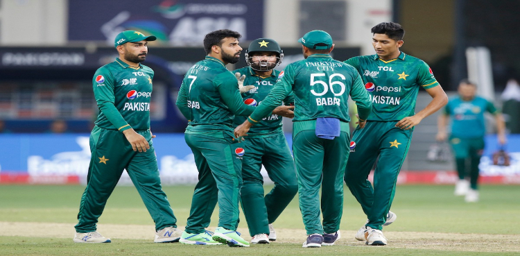 بھارت نے بنگلادیش کو ہرا کر پاکستان کا راستہ مزید مشکل کردیا