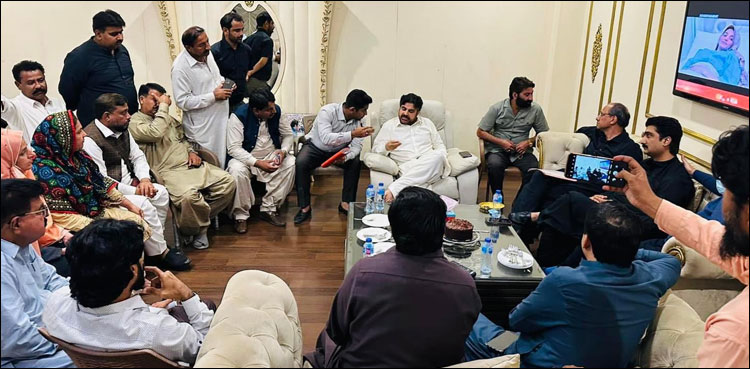 سندھ حکومت نے ہیلتھ ملازمین کے مطالبات جزوی طور پر ماننے کا اعلان کر دیا