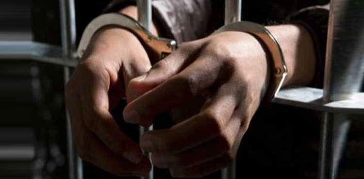 کراچی میں سوشل میڈیا کے ذریعے اسلحہ اسمگل کرنے والا گروہ پکڑا گیا