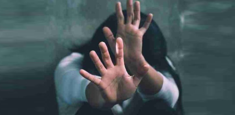سب انسپکٹر نے طالبہ کو زیادتی کا نشانہ بنا ڈالا