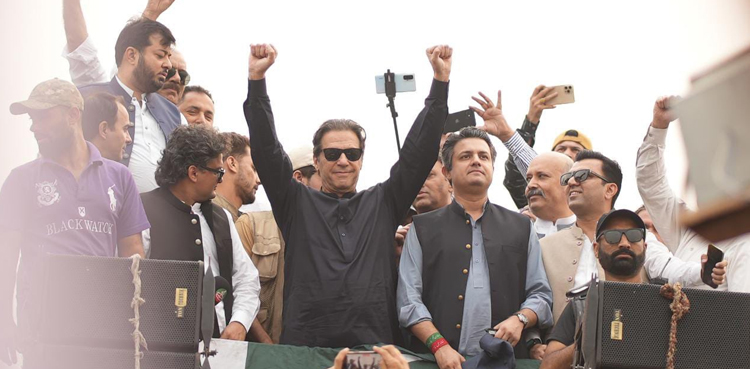 عمران خان کی قیادت میں حقیقی آزادی مارچ کے پانچویں روز کا آغاز