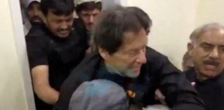 عمران خان حملے کا مقدمہ: کون سا درمیانی راستہ نکالا گیا؟