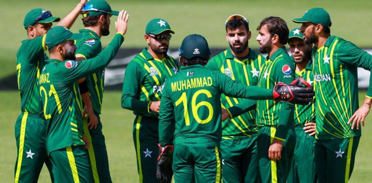 ’سوچنا بھی منع ہے‘ فاسٹ بولر نے کپتان کے حق میں کیا گیا ’ٹوئٹ‘ ڈیلیٹ کردیا