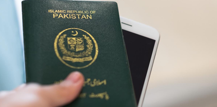 پاکستان سے  متحدہ عرب امارات آنے والے مسافروں پر نئی پابندی عائد