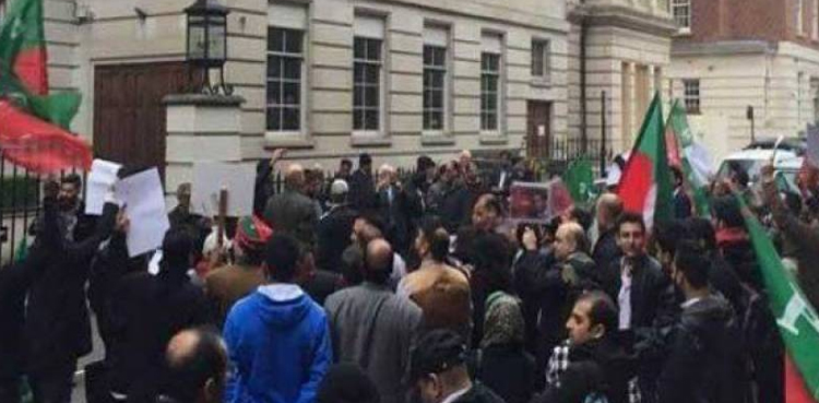 عمران خان پر قاتلانہ حملہ : اوورسیز پاکستانیوں کا نواز شریف کی رہائش گاہ کے سامنے احتجاج