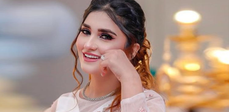 سامعہ حسن کی نئی تصاویر مداحوں کو بھا گئیں