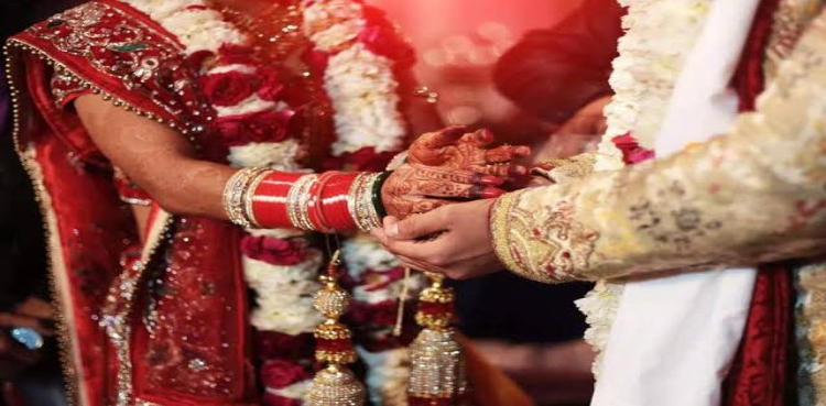 ایک شخص نے دلہن بن کر دولہے کو 21 لاکھ روپے کا چونا لگا دیا