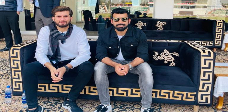 ’اسٹیڈیم کا ماحول کافی اچھا ہے‘ شاہین اور شاداب میچ دیکھنے پہنچ گئے
