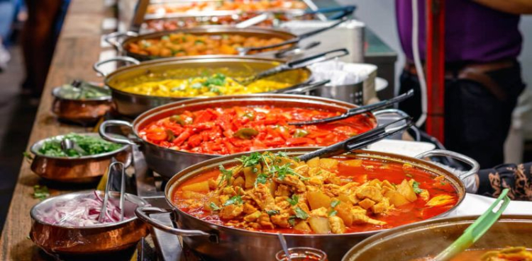 ویڈیو: بیگانے کی شادی میں مفت کا کھانا کھانے والا طالب علم پکڑا گیا…!پھر کیا ہوا؟