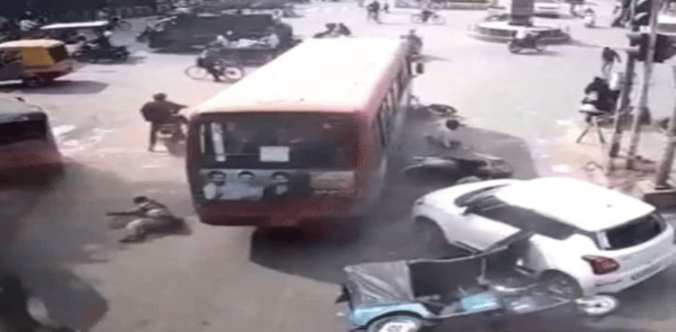 دوران ڈرائیونگ ڈرائیور دل کا دورہ پڑنے سے ہلاک، بس بے قابو