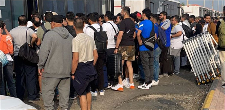 فیفا ورلڈ کپ فائنل: سعودی عرب سے ہزاروں افراد دوحا جانے کے لیے سرحد پر