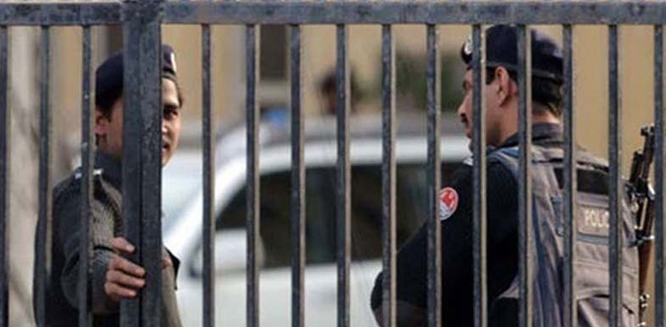کراچی  میں منشیات فروشوں کی سرپرستی کرنے والے پولیس اہلکاروں کے نام سامنے آگئے