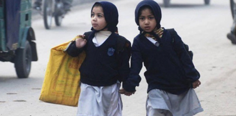 طلبا کے لئے اہم خبر ! تعلیمی اداروں میں موسم سرما کی تعطیلات کی تاریخ تبدیل