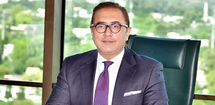 چیئرمین ایس ای سی پی عامر خان کو عہدے سے ہٹانے کا امکان
