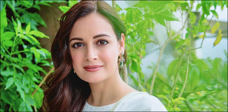 پارٹی میں غبارے لگانے والوں کے لیے بھارتی اداکارہ کا اہم پیغام