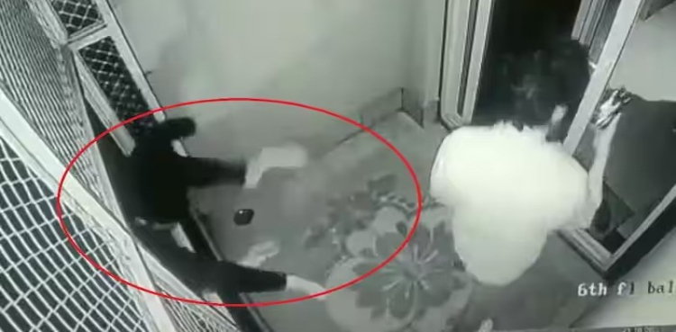 بھارتی نوجوان ہاسٹل کی چھٹی منزل سے گر کر ہلاک، ویڈیو بچے نہ دیکھیں