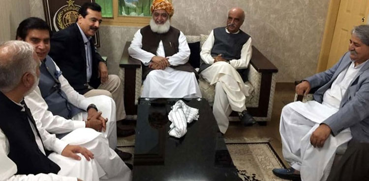 لیگی وزرا، اتحادی جماعتوں کو الیکشن نہ لڑنے کی منتیں کرنے لگے