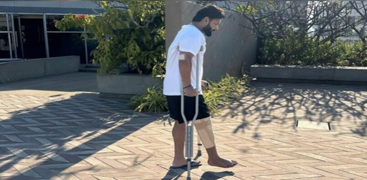 کار حادثے کے بعد رشبھ پنت کی چلنے کی کوشش، پہلی تصاویر منظر عام پر