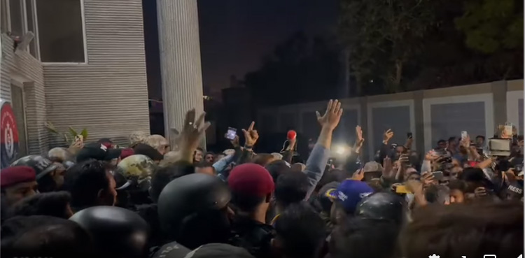 دہشتگردوں کی ہلاکت کے بعد افسران و جوانوں کے فلک شگاف نعرے، ویڈیو دیکھیں