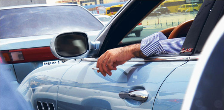 ابوظبی: گاڑی سے سگریٹ پھینکنے پر کتنا جرمانہ؟