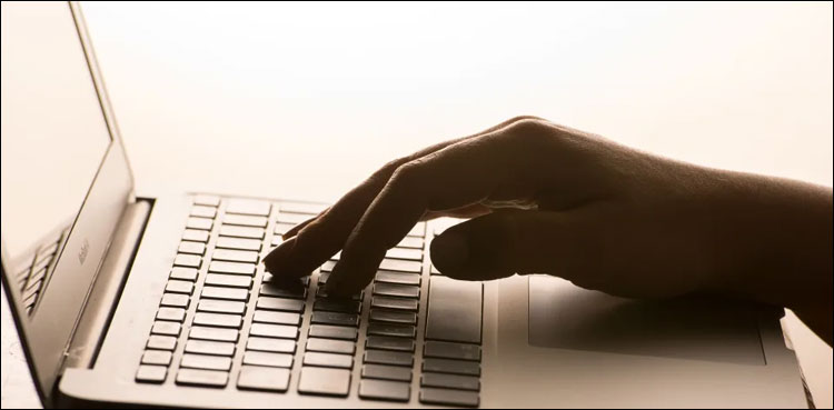 آن لائن محبت: لٹنے والوں میں بڑی عمر کے لوگ سر فہرست
