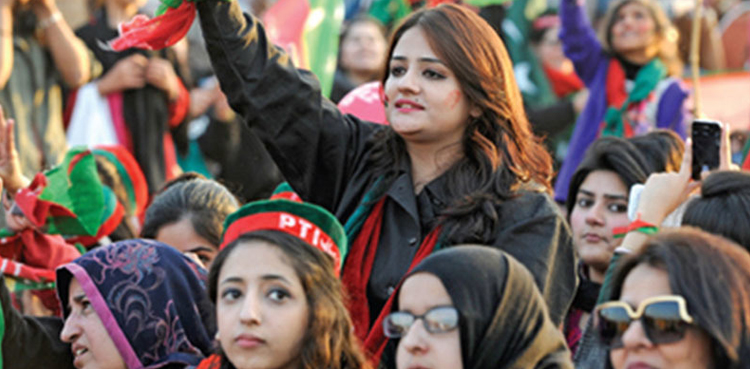خواتین  بھی عمران خان کی جیل بھرو تحریک کا حصہ بننے اور گرفتاریاں دینے کو تیار
