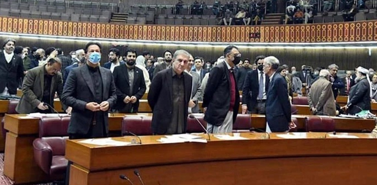 پی ٹی آئی کے 43 اراکین قومی اسمبلی کے استعفے منظور کرنے کا نوٹیفکیشن معطل