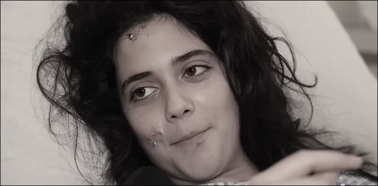 ملبے تلے دبی پیاسی شامی لڑکی پر بارش برسنے لگی