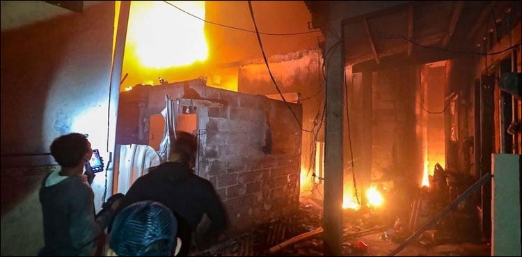 انڈونیشیا میں تیل کے گودام میں خوفناک آتش زدگی، 17 افراد ہلاک، ہزاروں افراد کا انخلا