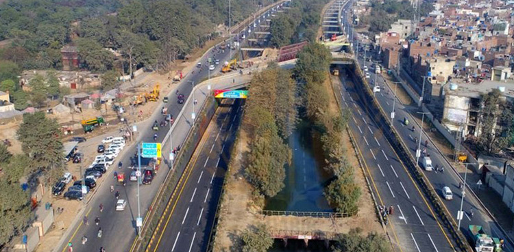 عدالت کا جگہ جگہ انڈر پاسز بنانے پر اظہار برہمی