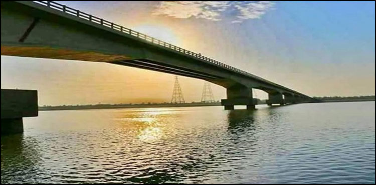 دریائے سندھ سے 2 لاشیں برآمد، ایمبولینس نہ ملنے پر مال گاڑی میں اسپتال منتقل