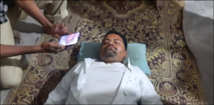 ویڈیو: انتہا پسند ہندوؤں نے مسجد کے اندر امام کو تشدد کا نشانہ بنا دیا