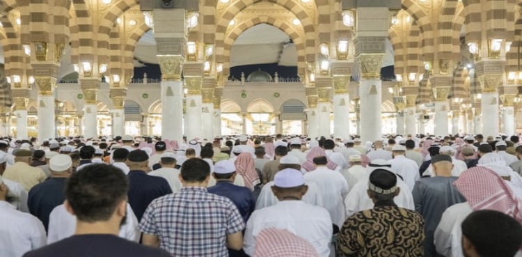 سعودی عرب: مساجد میں نمازیوں کی تصاویرلینے اور شیئر کرنے پر پابندی عائد