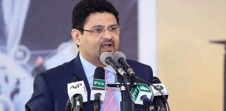 عمران خان حکومت نے پٹرول کم قیمت پر بیچ کر آئی ایم ایف معاہدے کی خلاف ورزی کی، مفتاح اسماعیل