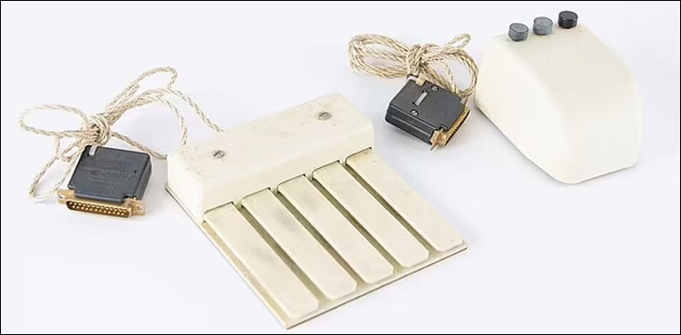 دنیا کا ابتدائی کمپیوٹر ماؤس کروڑوں روپے میں فروخت