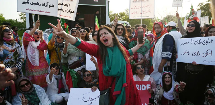 پاکستان کے سیاسی و معاشی بحران کی بین الاقوامی میڈیا میں گونج