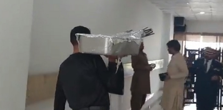 وزیراعظم کی جانب سے ارکان پارلیمنٹ کے لیے ظہرانے میں 6 ڈشوں کا اہتمام