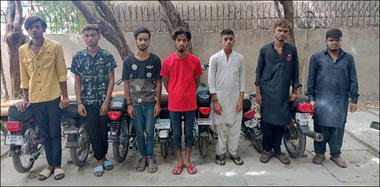 ون ویلنگ اور بائیک ریسنگ میں ملوث 7 رائیڈرز گرفتار ہو گئے، ایف آئی آر درج