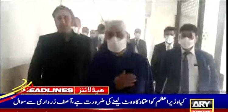 ہم تو فقیر لوگ ہیں،جس طرف چلاتے ہیں چل پڑتے ہیں، آصف زرداری کا وزیراعظم  سے متعلق سوال پر جواب