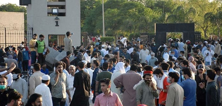 پنجاب میں تابڑ توڑ چھاپے، پی ٹی آئی کے سینکڑوں کارکنان گرفتار
