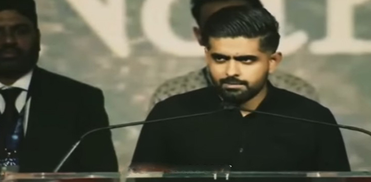 بابراعظم نے دیار غیر میں پاکستانیوں کے دل جیت لئے
