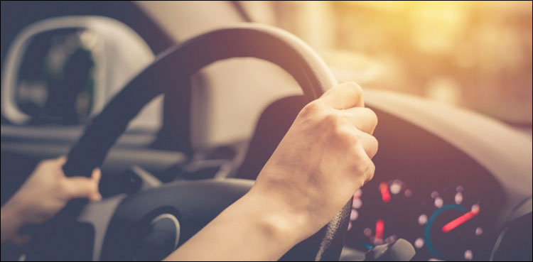 گاڑی کے بریکس فیل ہونے پر جان کیسے بچائی جائے؟